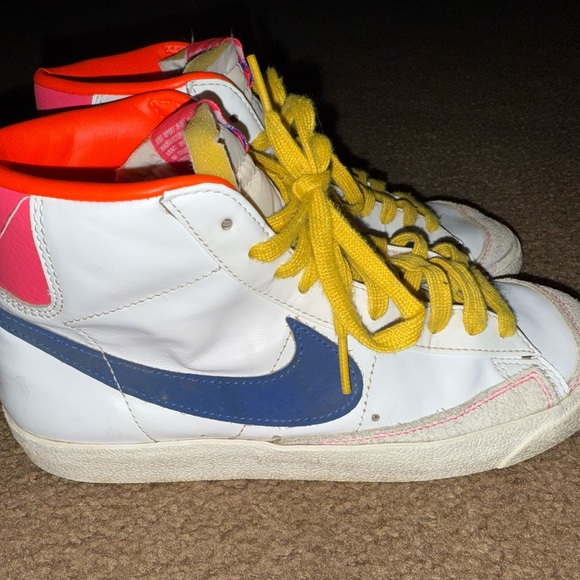 Nike Blazer Mid 77 - Women's 8.5 - Neon - Picture 3 of 4